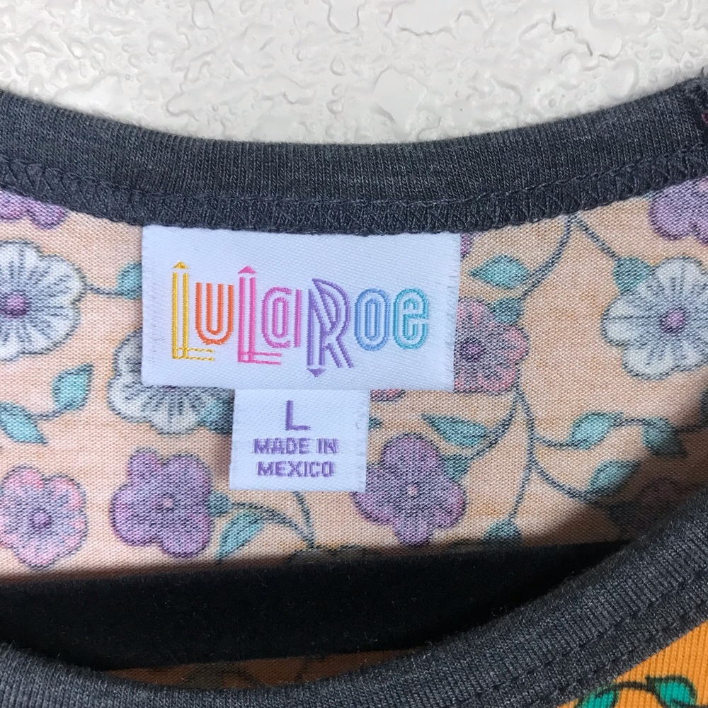 LuLaRoe Randy Flowery Top - Picture 2 of 4